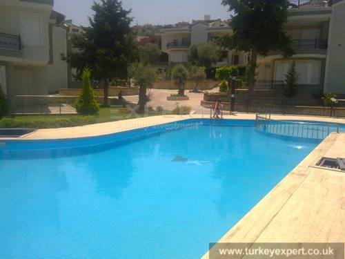 Grote villa met 5 kamers, 175 m2 woonoppervlakte, dichtbij Kusadasi center (de villa moet nog afgewerkt worden)
