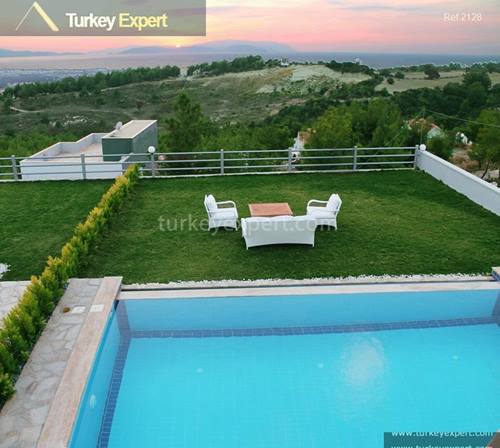 Een moderne en luxe villa in Kusadasi Sogucak met zeezicht