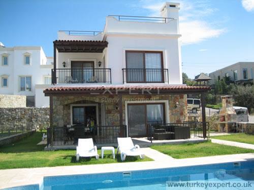 4 bedroom 3 bathroom villa with private pool and panoramic sea views