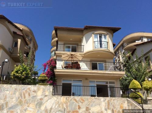 Detached villa at Ladies Beach Kusadasi suitable for permanent living