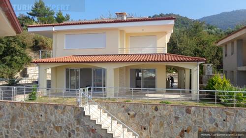 Villa met zeezicht en tuin in Guzelcamli