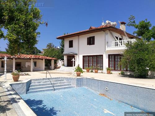 Privé-villa op een groot parceel met een apart gastenverblijf te koop in Antalya Kemer