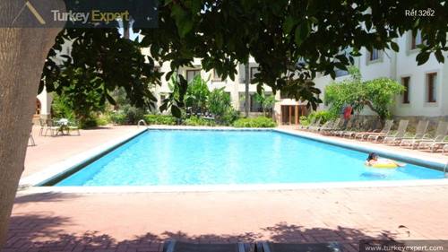 Gemeubileerd appartement met zwembad, goede verhuurmogelijkheden, midden in het centrum van Kusadasi