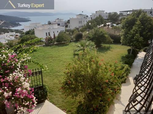 Detached villa with a large garden for sale in Bodrum