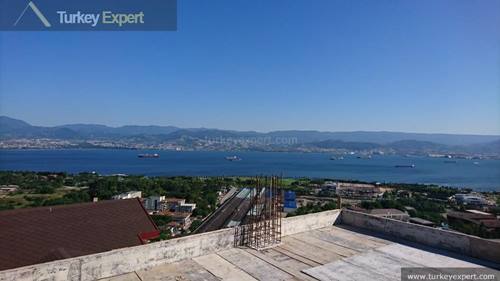 New apartments for sale in Izmit with beautiful sea views, popular location near schools and hospital