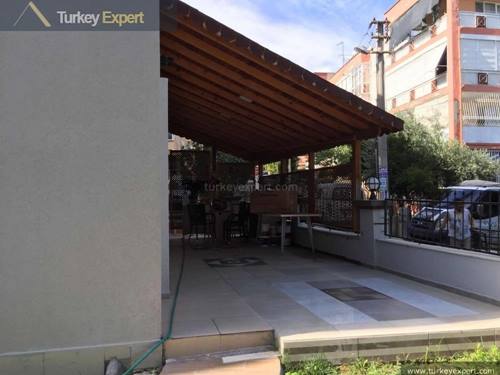 Apartment for sale in Izmir having a garden, in the city center near schools