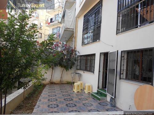 4 bedroom duplex apartment for sale in Izmir in a residential nice neighborhood
