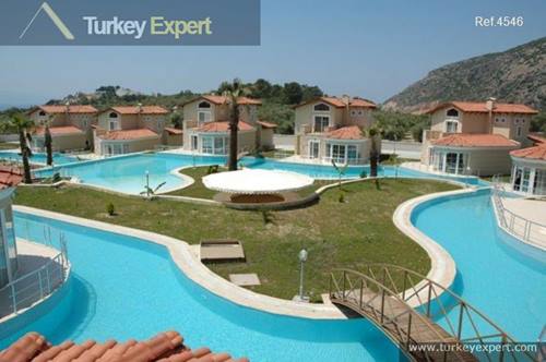 Detached spacious 4-bedroom villa in Kusadasi
