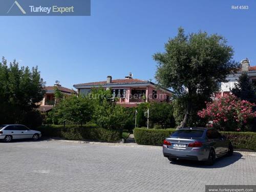 Spacious villa for sale in a good neighborhood on a complex with shared pool in Istanbul