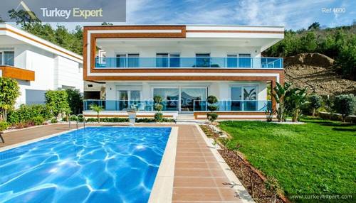 Exclusive villas with sea views for sale in Alanya