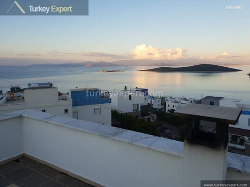 Sea view villa with garage in Bodrum Gundogan