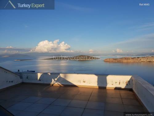 Villa with garden, garage and sea views in Bodrum Gundogan