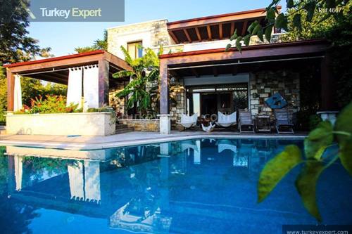 Large 5-bedroom villa only 100 m from the beach in Yalikavak Bodrum