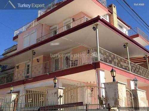 Spacious villa with 7 bedrooms, sea views and swimming pool for sale in Kusadasi