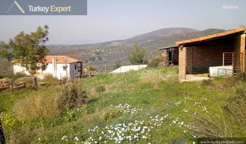 40,000 m2 of farm land with main house, caretaker house and other buildings