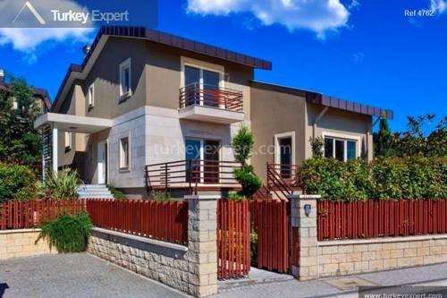 Villa for sale on a well maintained complex located in Yalova, eligible for Turkish citizenship