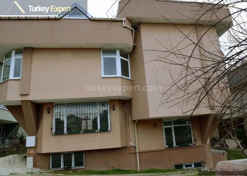 Spacious detached sea view villa with 7 bedrooms for sale in Istanbul Büyükçekmece