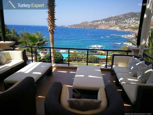 Luxury villa for sale in Bodrum Yalikavak, excellent complex right next to the sea, private beach