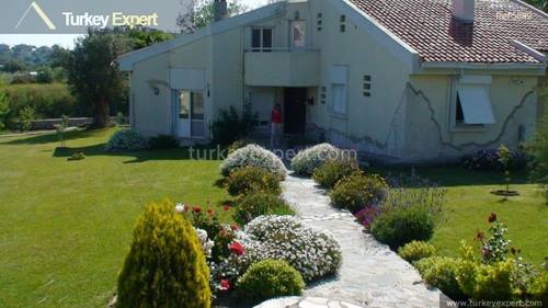 Spacious 6 bedroom villa for sale in Izmir Urla, in a complex with facilities