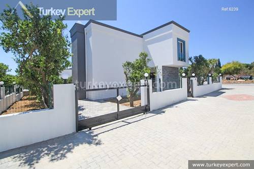 Independent villa with a nice garden, close to the beach for sale in Bodrum Kadikalesi