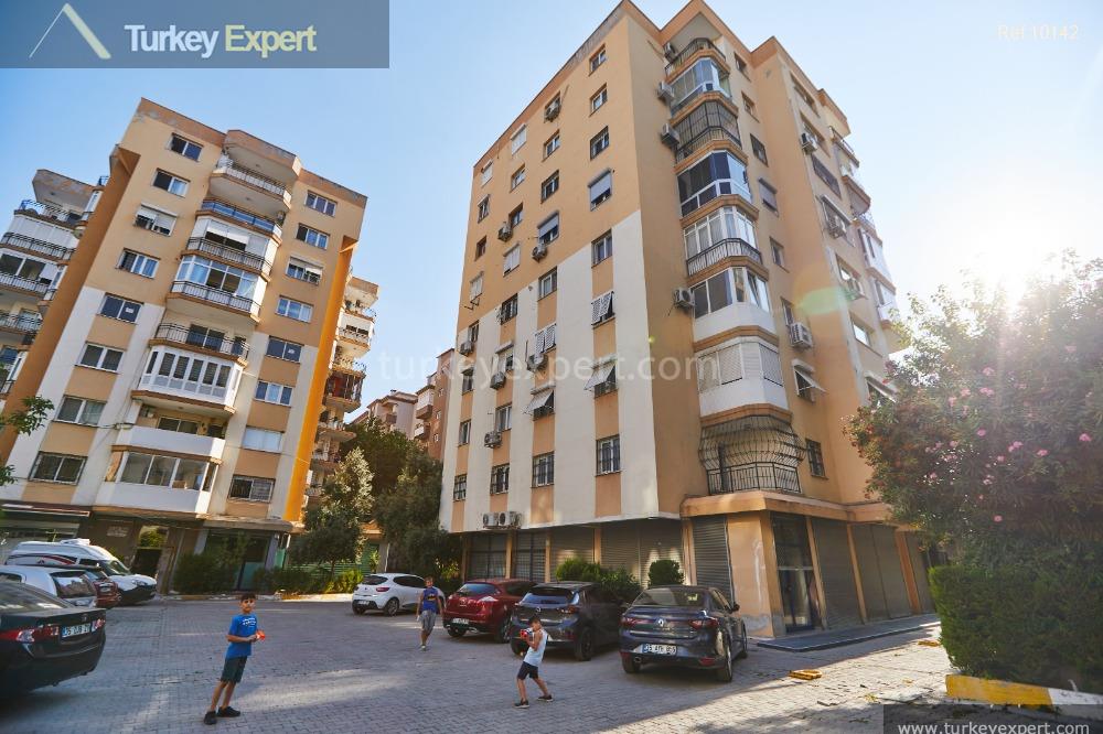 spacious flat for sale in izmir central location in bayrakli1