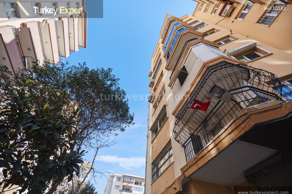spacious flat for sale in izmir central location in bayrakli36