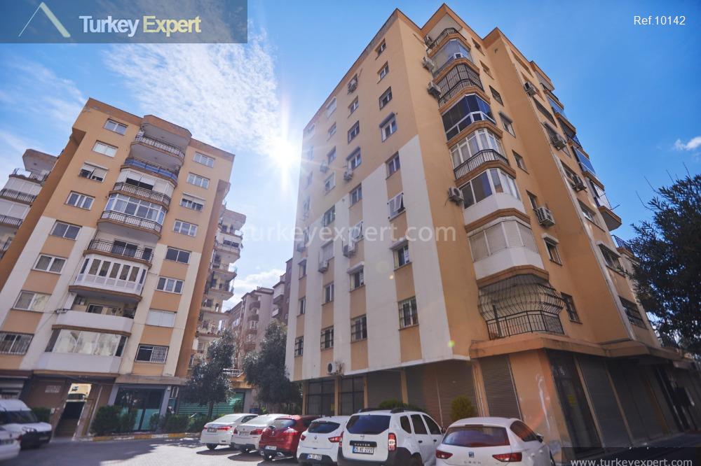 spacious flat for sale in izmir central location in bayrakli37
