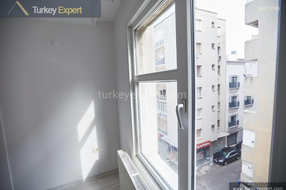Bright resale property in a central location in Izmir Alsancak 1