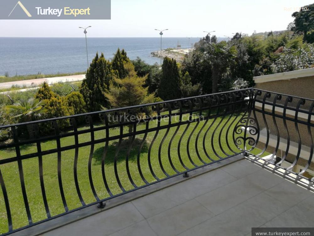 spacious villa for sale in istanbul buyukcekmece next to the10