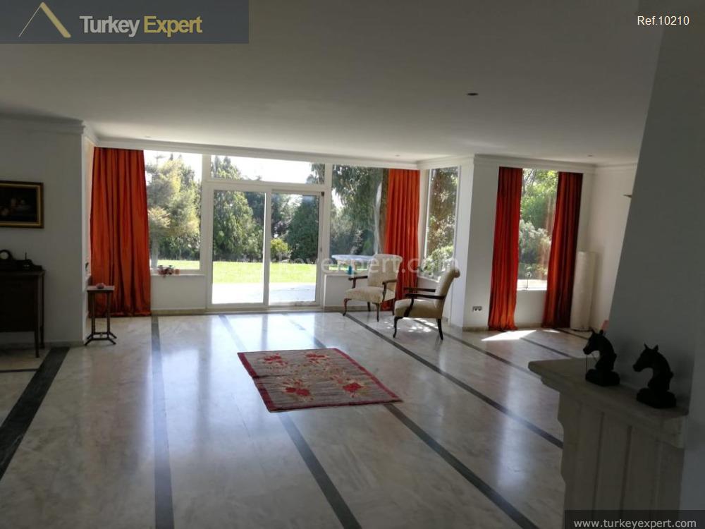Spacious villa for sale in Istanbul Buyukcekmece, next to the sea 0