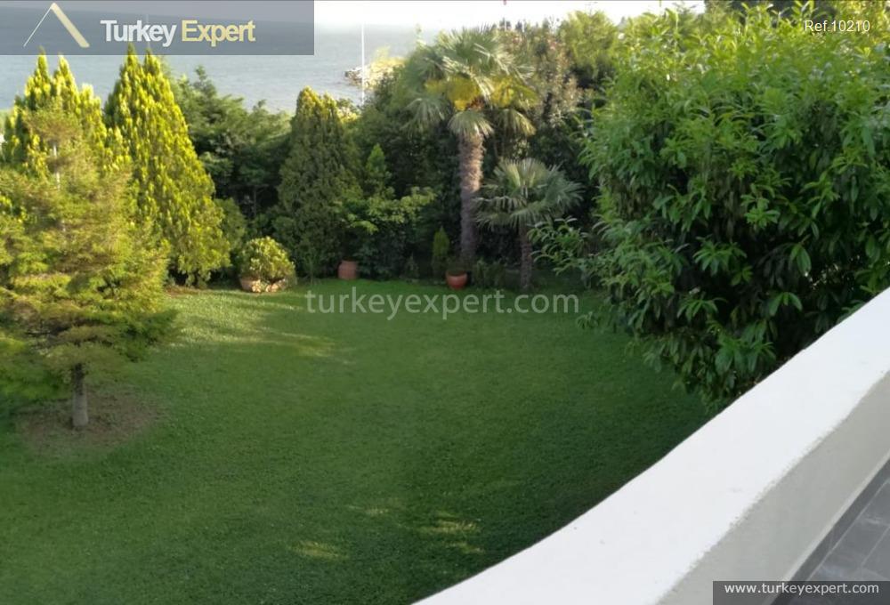 spacious villa for sale in istanbul buyukcekmece next to the18