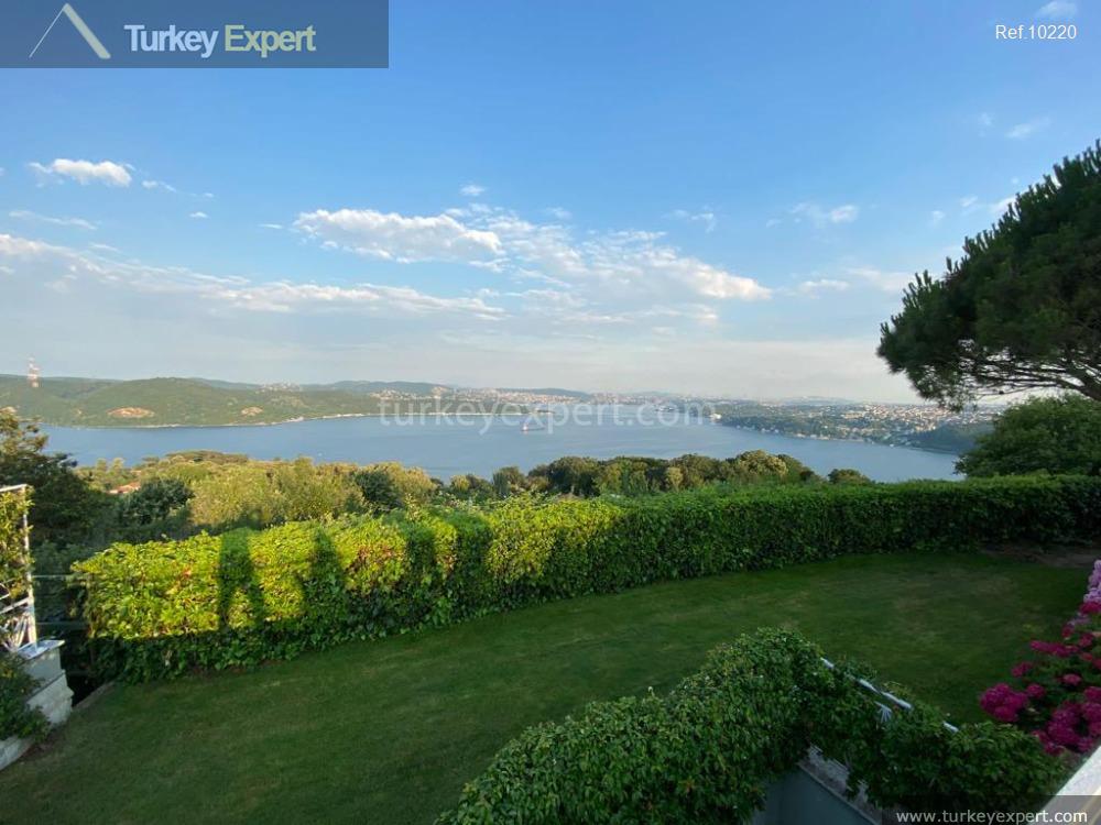 Exquisite Bosphorus villa with panoramic views in Istanbul Sariyer 2