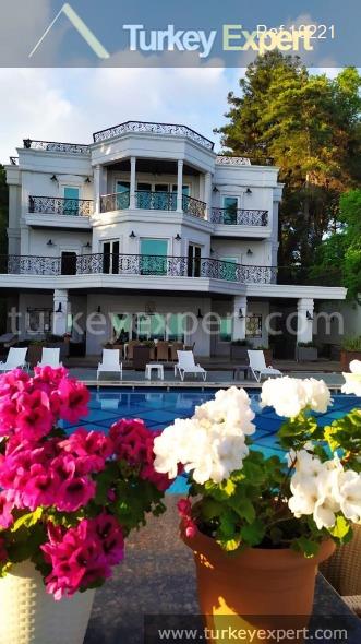 12spectacular waterfront villa with a pool in istanbul buyukcekmece1
