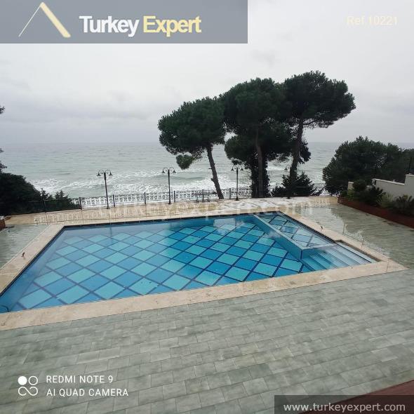 15spectacular waterfront villa with a pool in istanbul buyukcekmece7_midpageimg_
