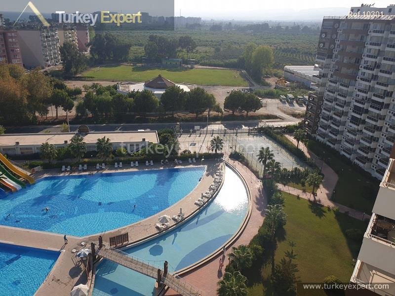 Functional flats in an apartment complex with rich social facilities in Mersin 1