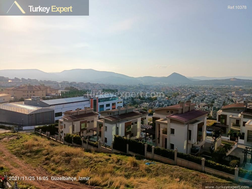 Private villa for sale in Izmir Guzelbahce with open sea views 2