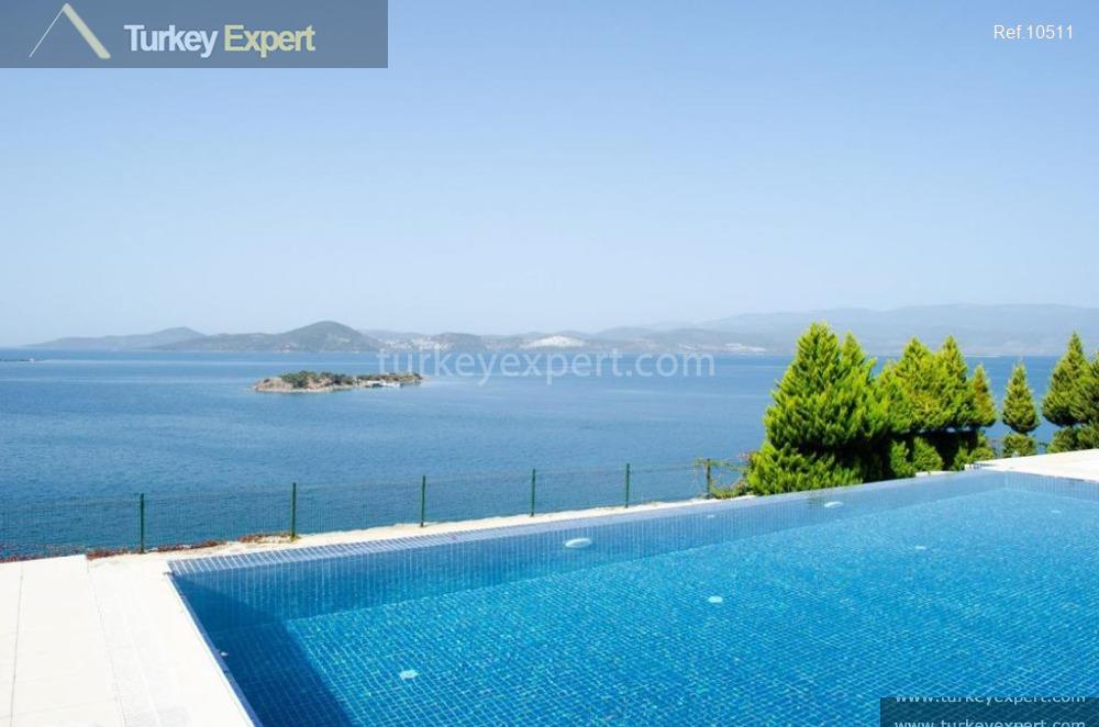 Private villa with private pool right on the seafront in Bodrum 0