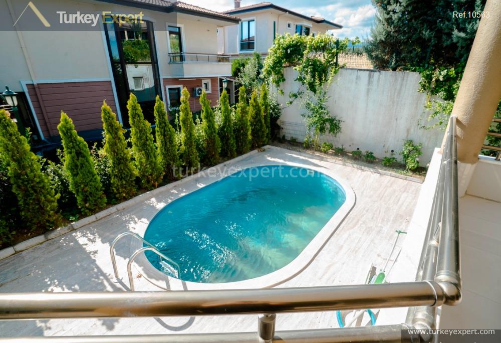 Villa with a private pool for sale in Yalova 0