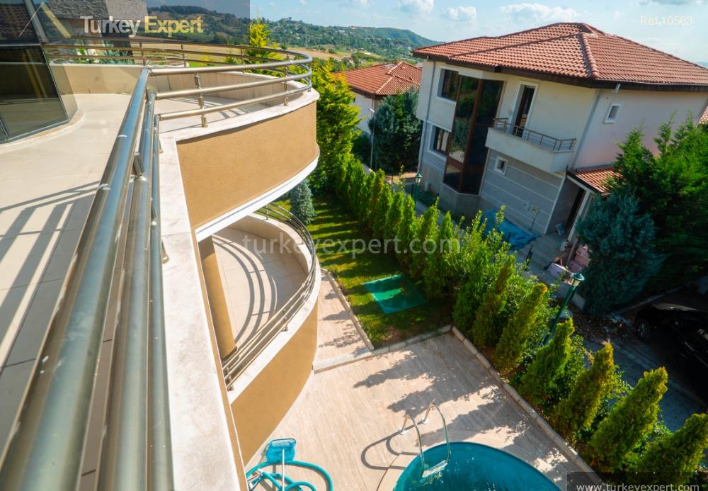 19exceptional villa with a private pool and garden in yalova18
