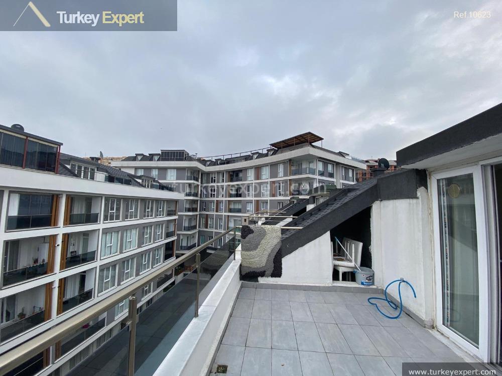 Spacious duplex apartment in Istanbul Beylikduzu with 6 bedrooms, 2 living rooms, and 2 kitchens 1