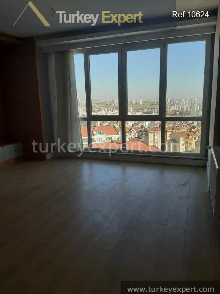شقة في الطابق الثالث عشر في إسطنبول مع إطلالات 0