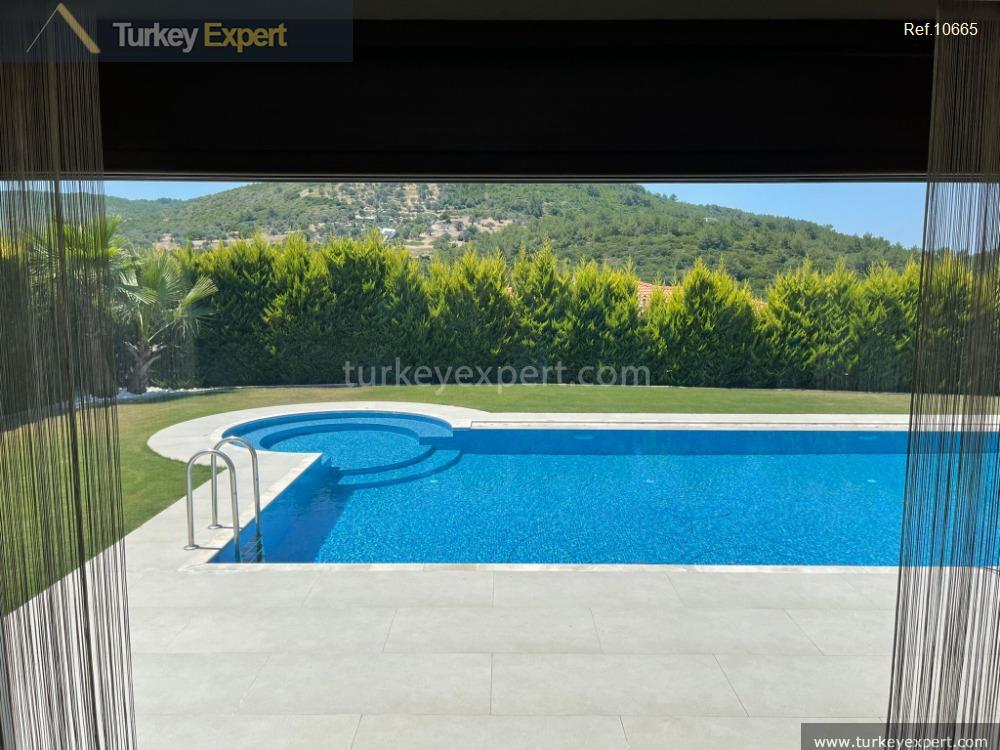 Beautiful villa with a private pool for sale in Izmir Guzelbahce 3