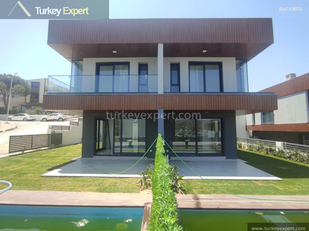 2duplex villa with a swimming pool in izmir cesme near2
