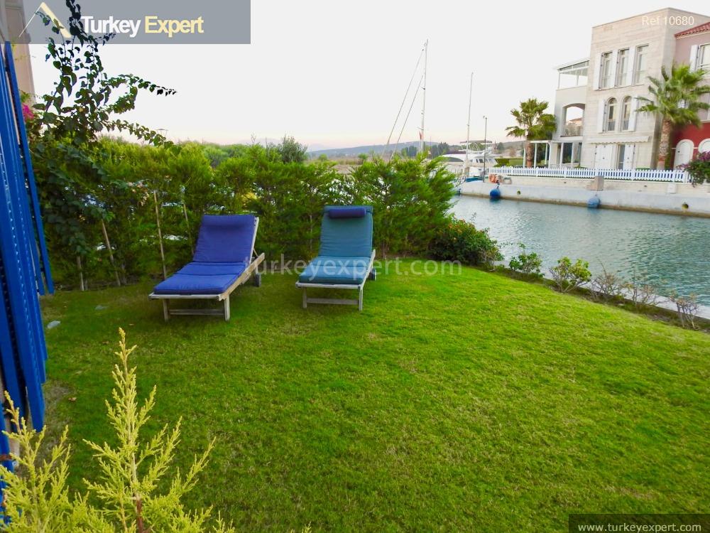 Spectacular waterfront villa for sale in Izmir Cesme 0