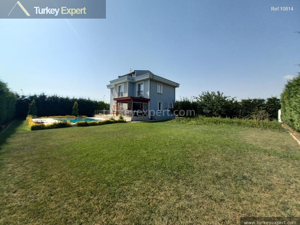 112detached 5bedroom villa with a pool for sale in istanbul4