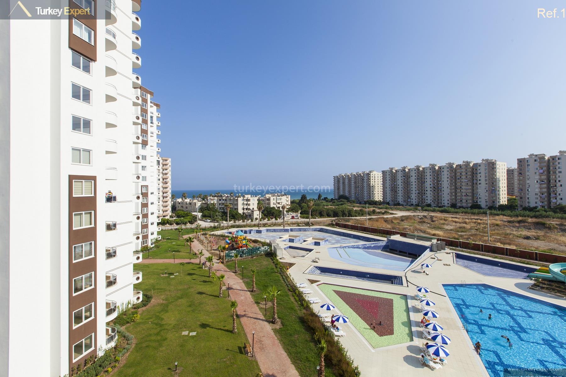Apartments near the sea, in a complex with social facilities for sale in Mersin 0
