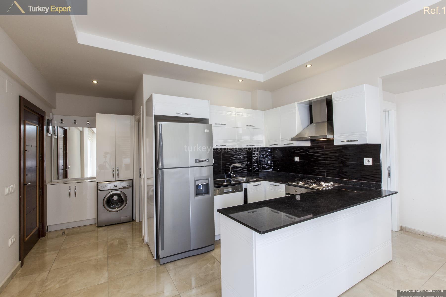 Apartments near the sea, in a complex with social facilities for sale in Mersin 2