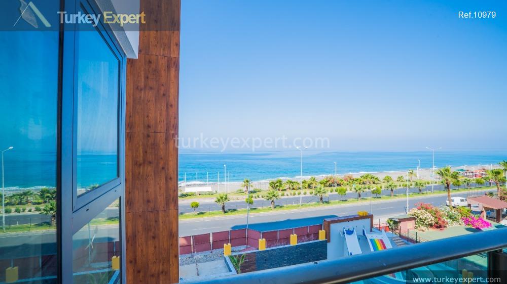 Sea-front properties for sale in Alanya Mahmutlar with a private beach 3