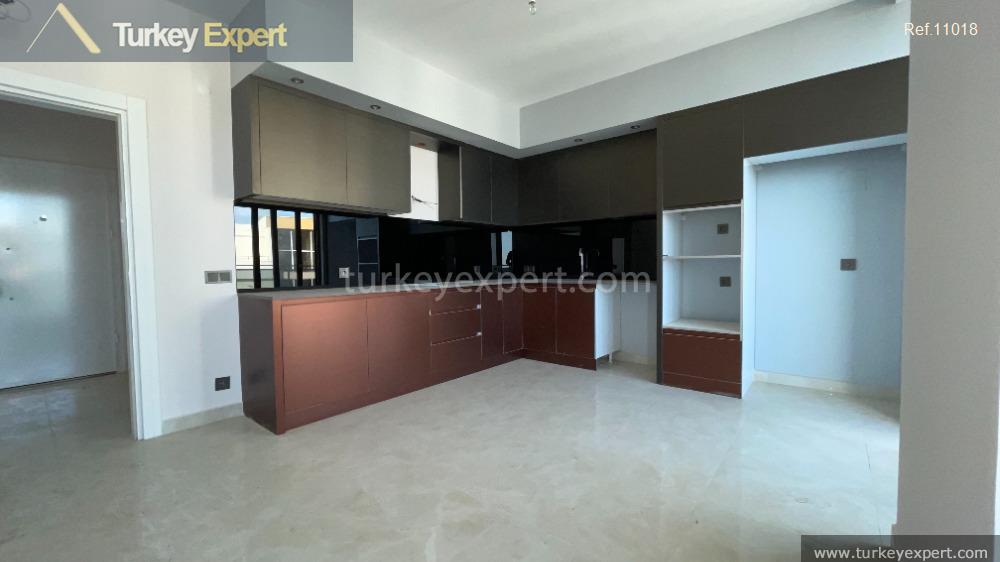 Modern apartments with spacious balconies in a complex for sale in Alanya Mahmutlar 2