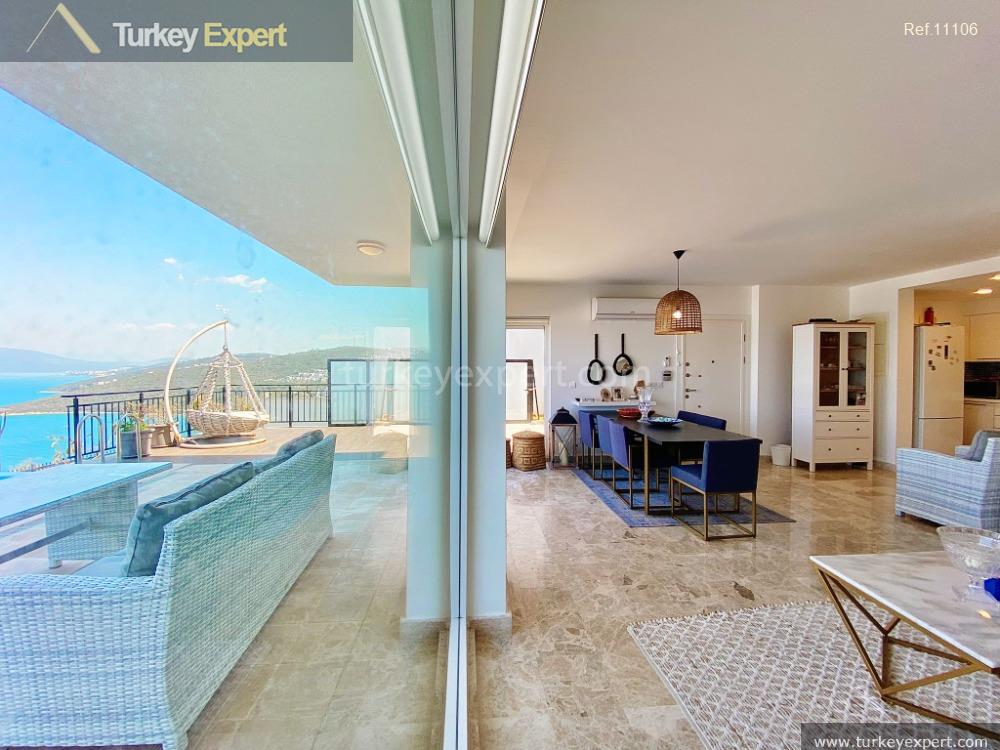 Villa de luxe avec vue panoramique sur la mer, piscine privée chauffée et garage dans un complexe en bord de mer à Bodrum. 2